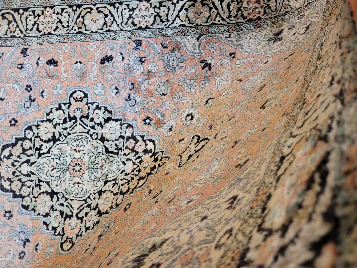 Ghom Kaschmir Teppich Seide Medaillon florales Design