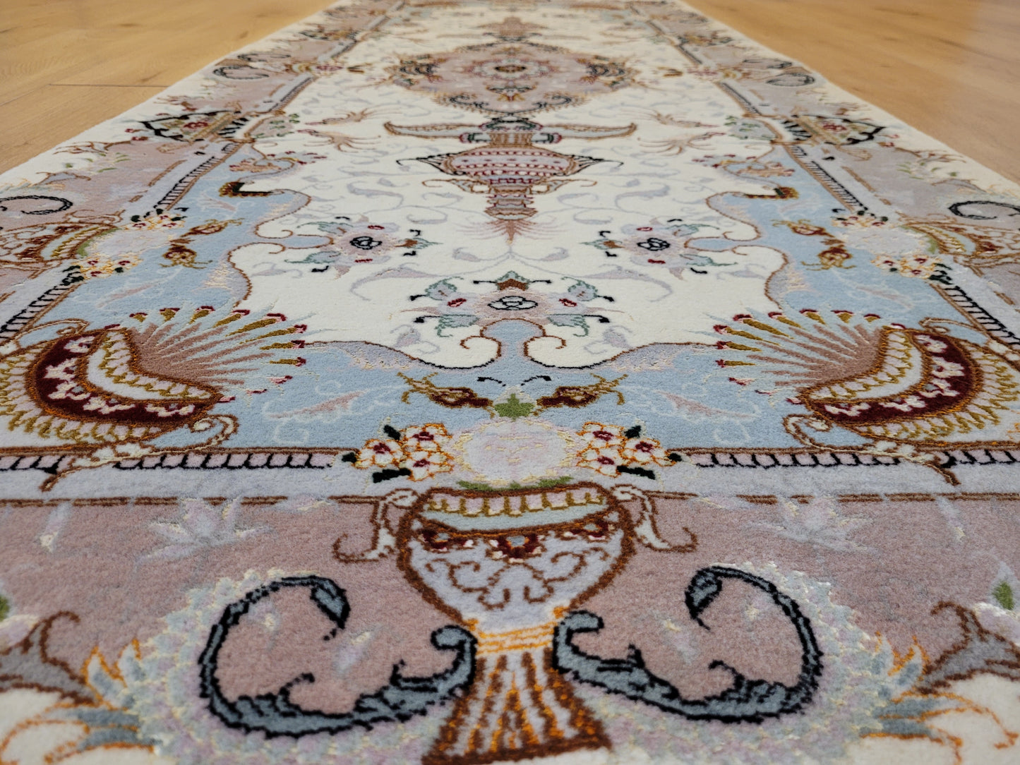 Täbriz Teppich Korkwolle Seide feine Knüpfung klassisches Design