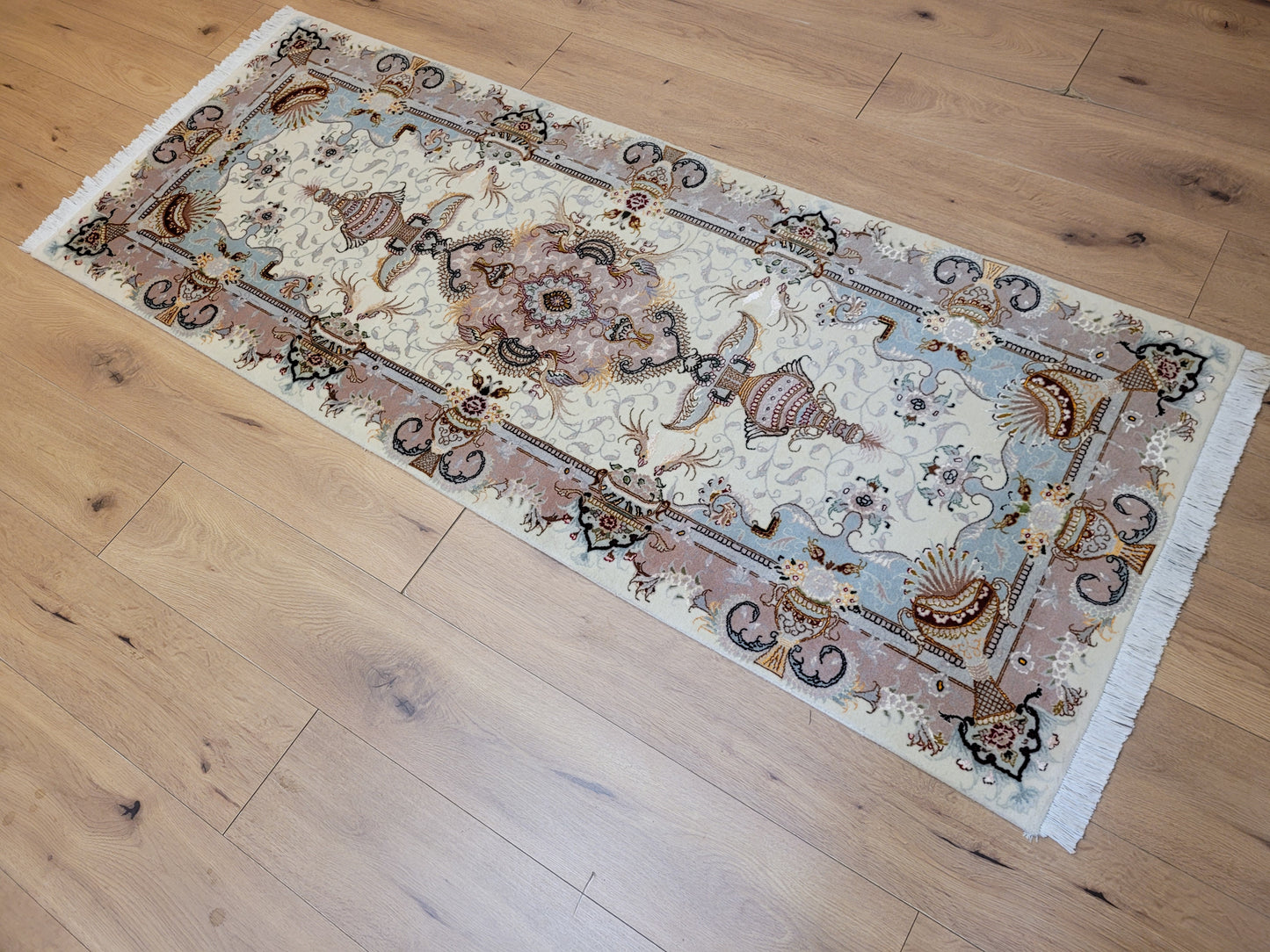 Täbriz Teppich Korkwolle Seide feine Knüpfung klassisches Design