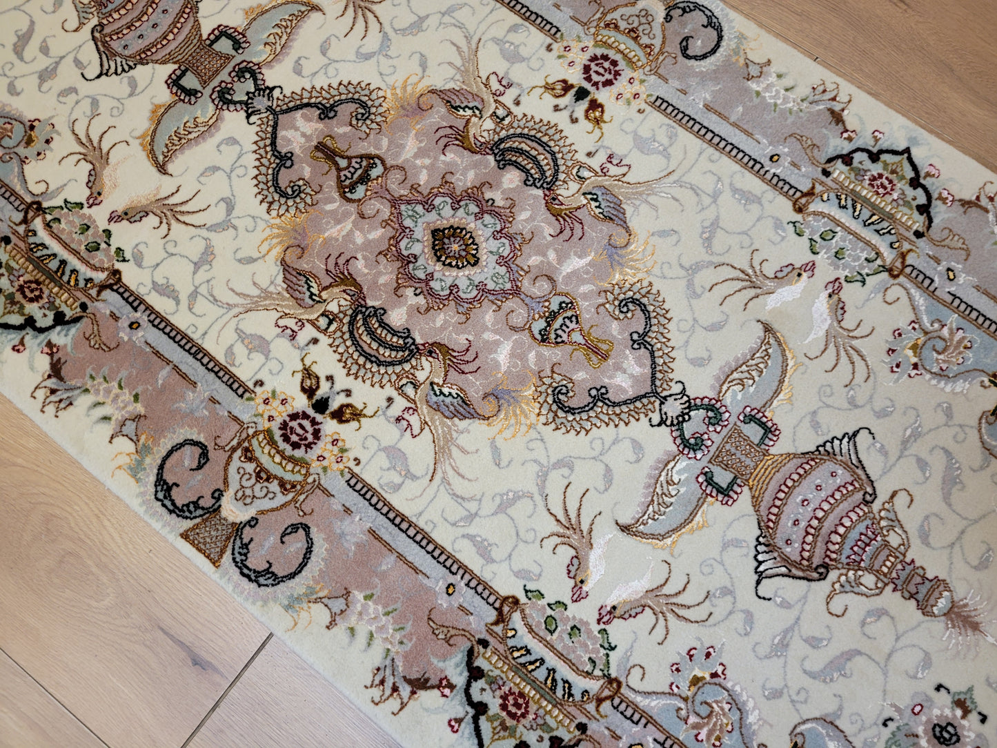 Täbriz Teppich Korkwolle Seide feine Knüpfung klassisches Design