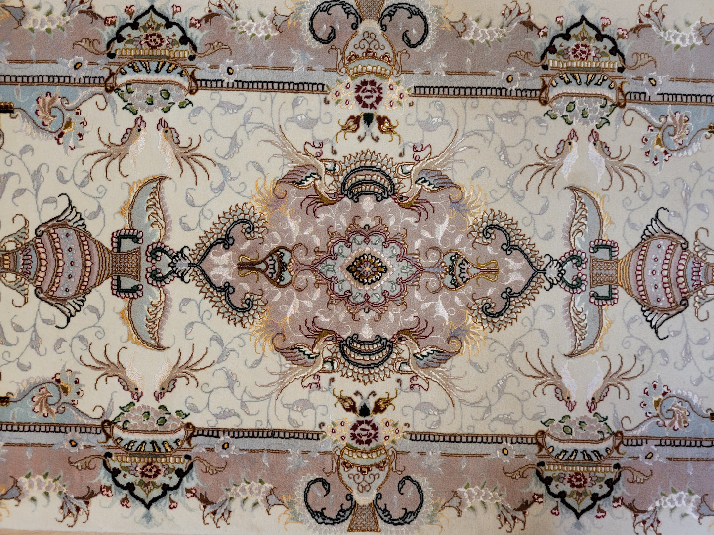 Täbriz Teppich Korkwolle Seide feine Knüpfung klassisches Design