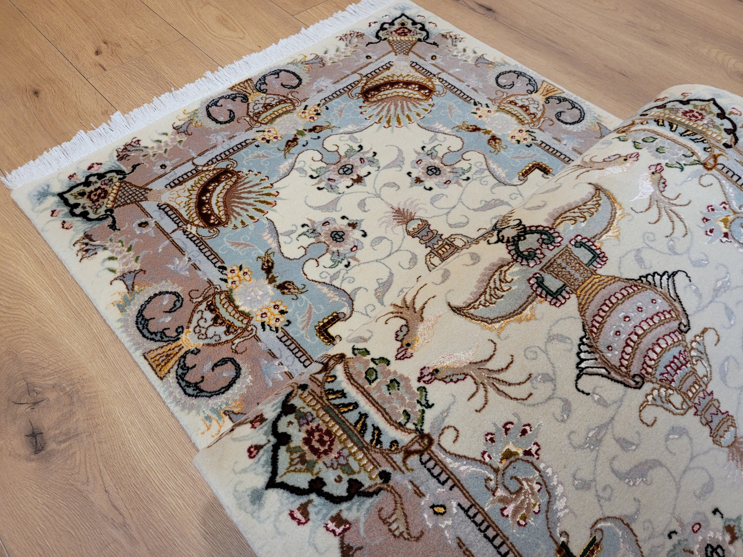 Täbriz Teppich Korkwolle Seide feine Knüpfung klassisches Design