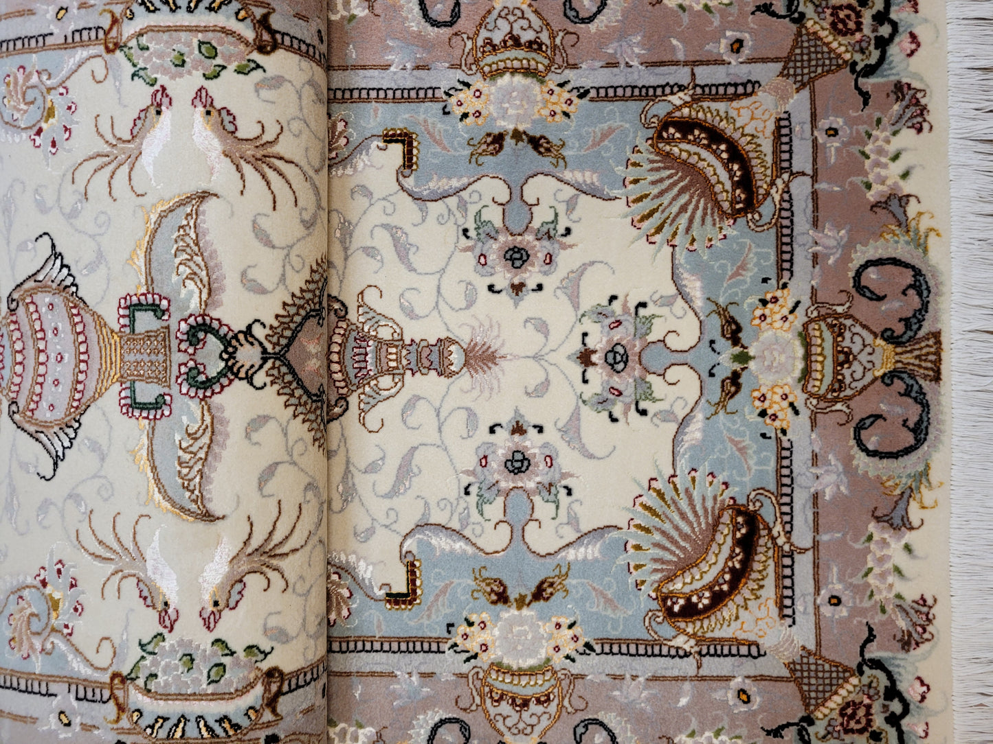 Täbriz Teppich Korkwolle Seide feine Knüpfung klassisches Design