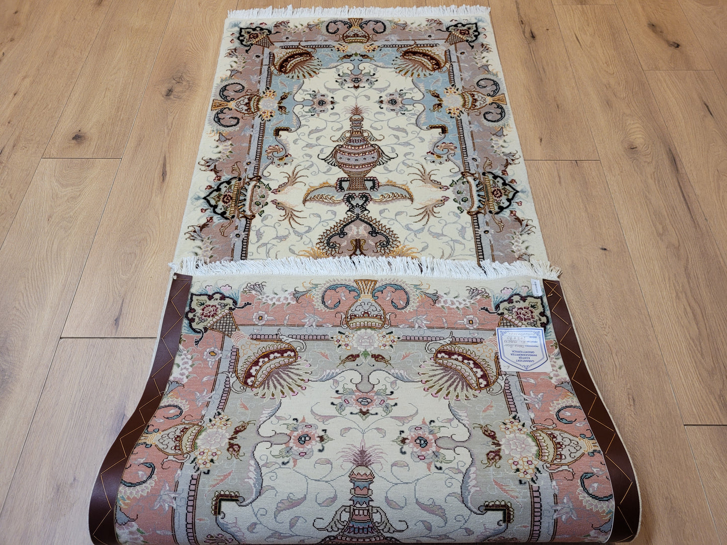 Täbriz Teppich Korkwolle Seide feine Knüpfung klassisches Design