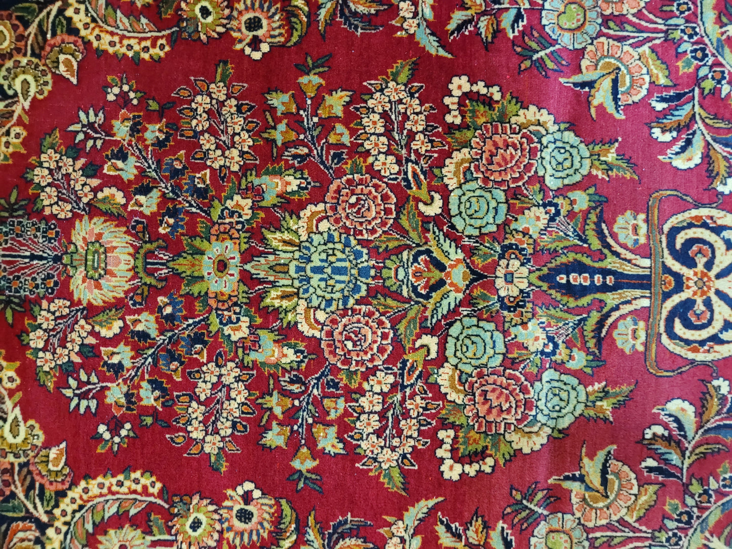 Keschan Teppich Korkwolle florales Vasenmotiv feine Knüpfung