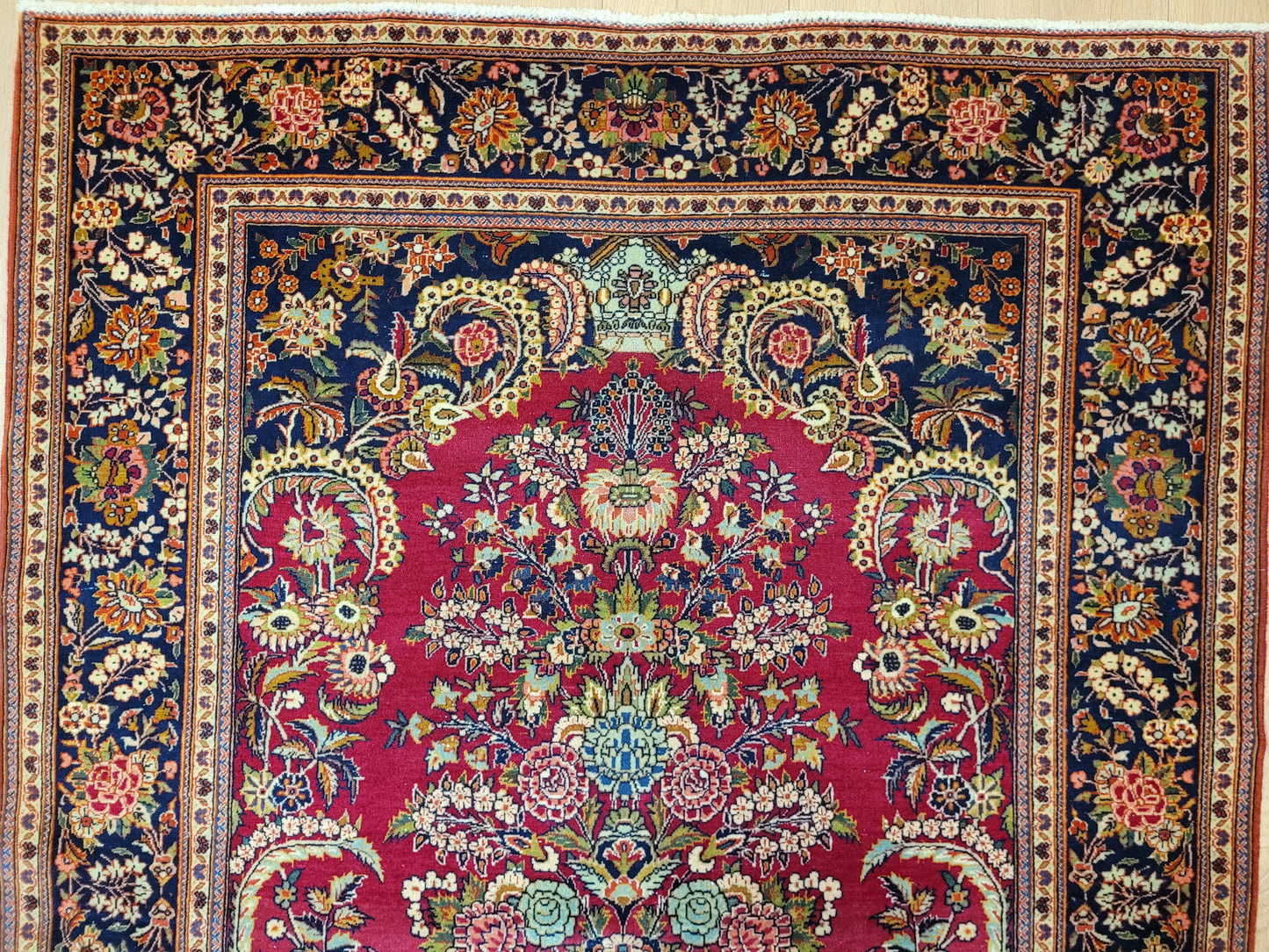 Keschan Teppich Korkwolle florales Vasenmotiv feine Knüpfung