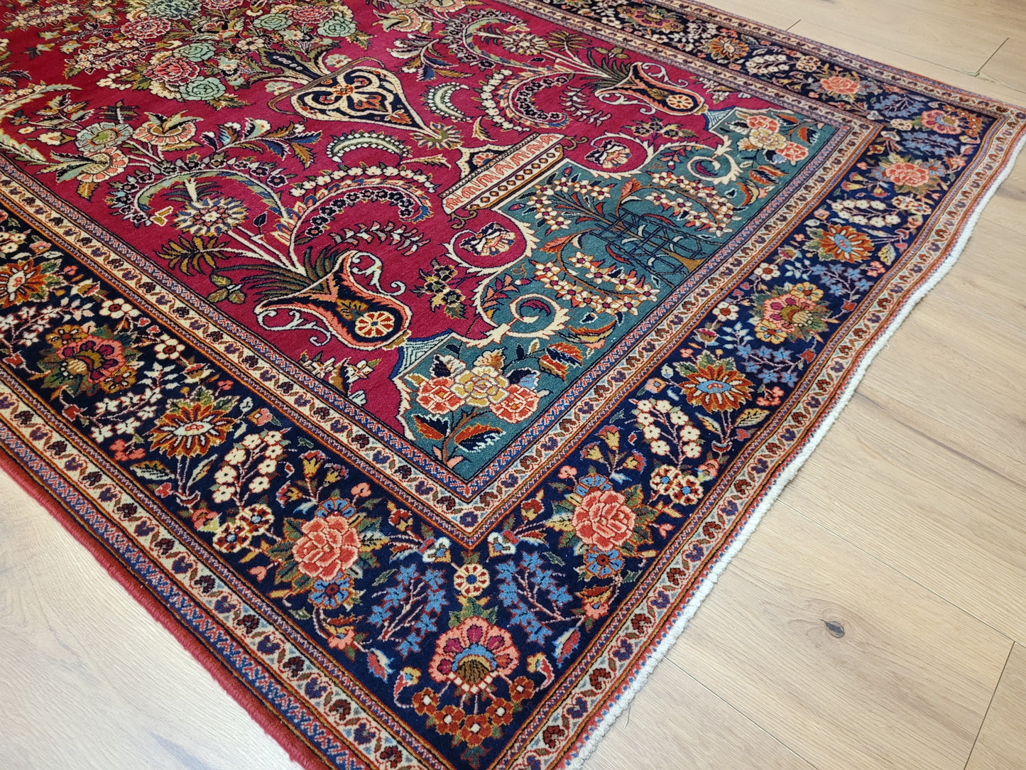 Keschan Teppich Korkwolle florales Vasenmotiv feine Knüpfung