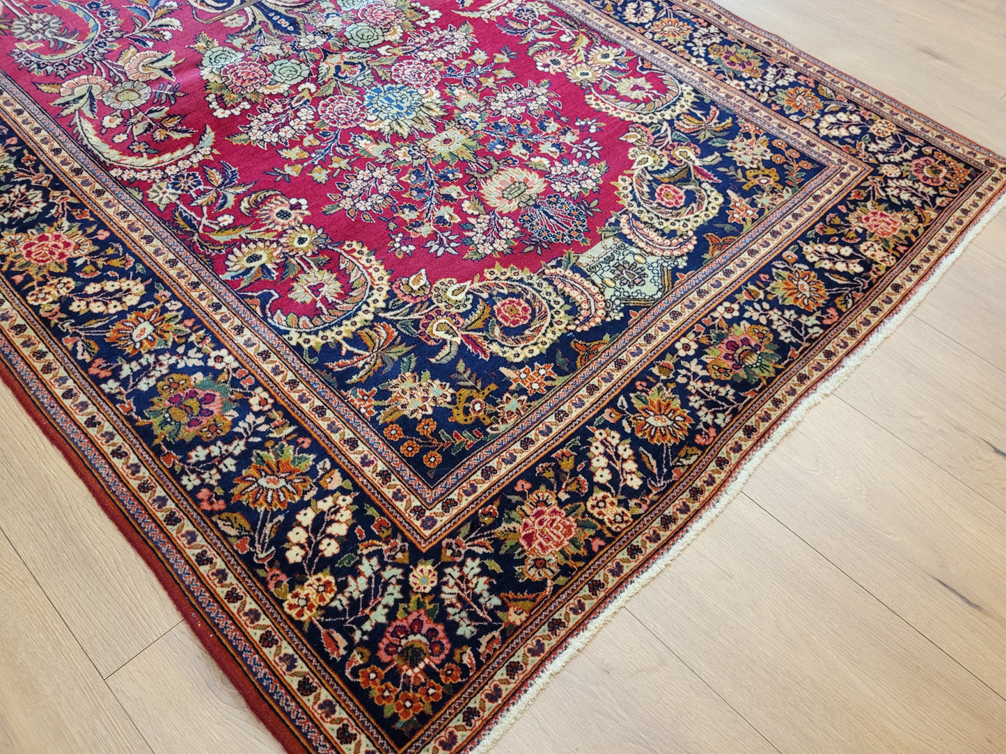 Keschan Teppich Korkwolle florales Vasenmotiv feine Knüpfung