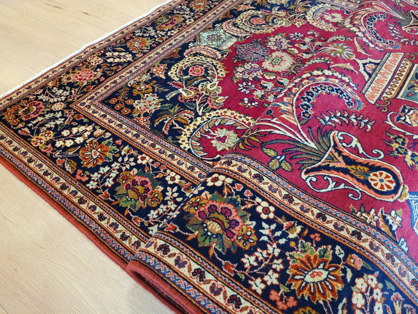 Keschan Teppich Korkwolle florales Vasenmotiv feine Knüpfung