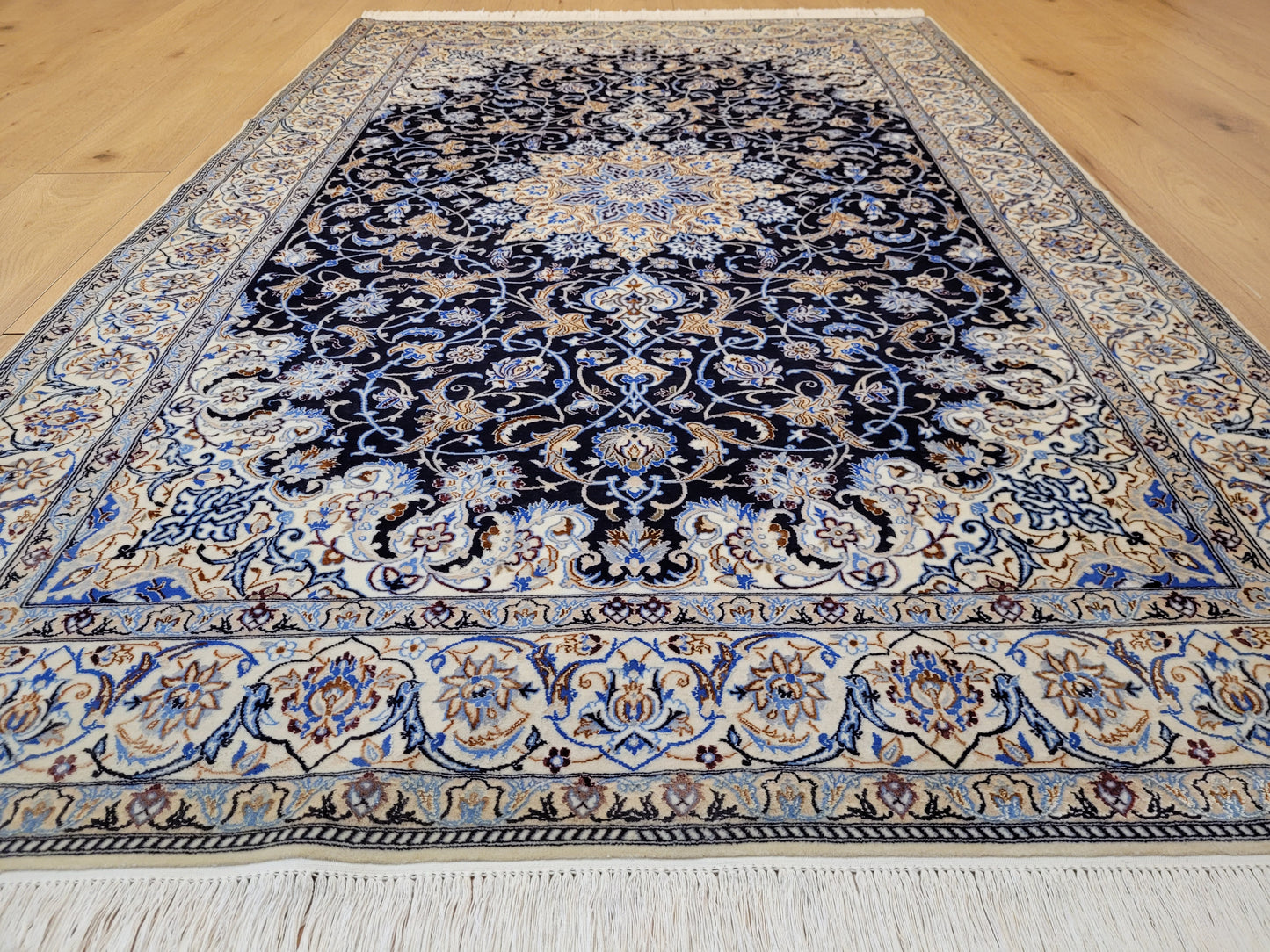 Nain Teppich Korkwolle mit Seide Medaillon feine Knüpfung