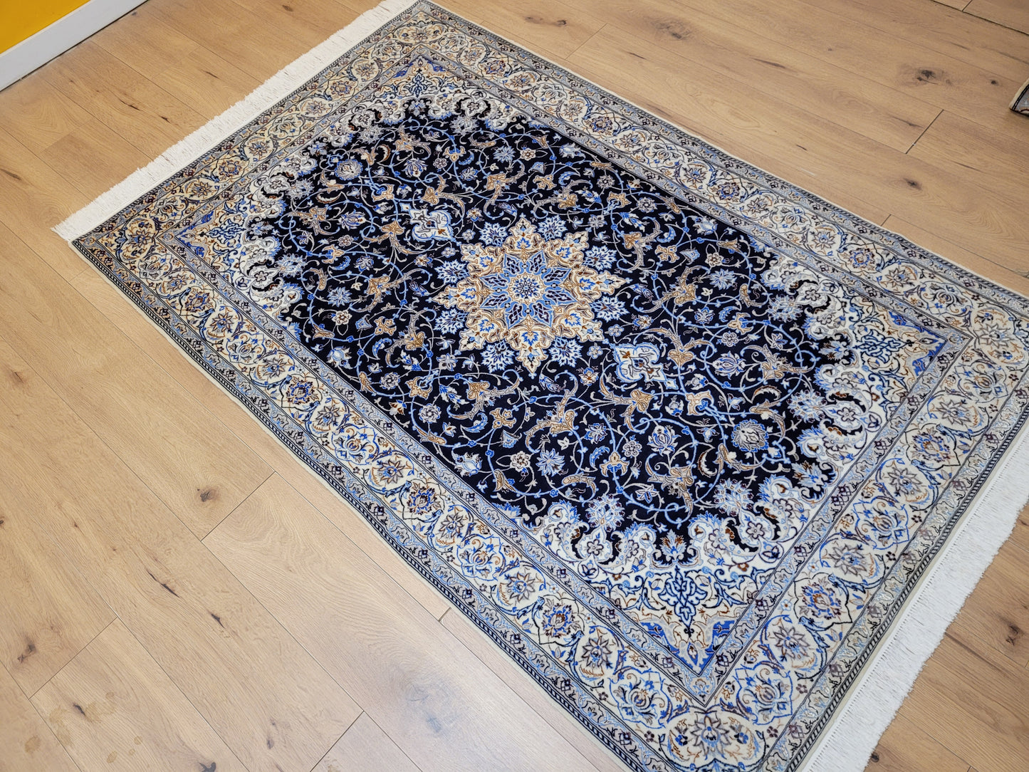 Nain Teppich Korkwolle mit Seide Medaillon feine Knüpfung