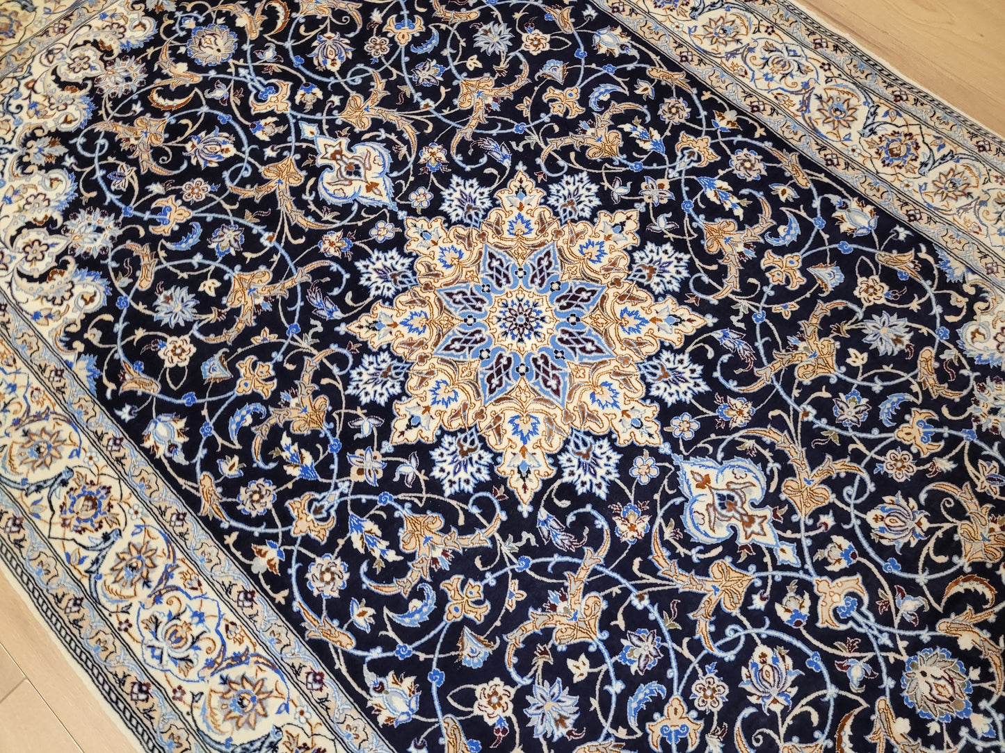 Nain Teppich Korkwolle mit Seide Medaillon feine Knüpfung