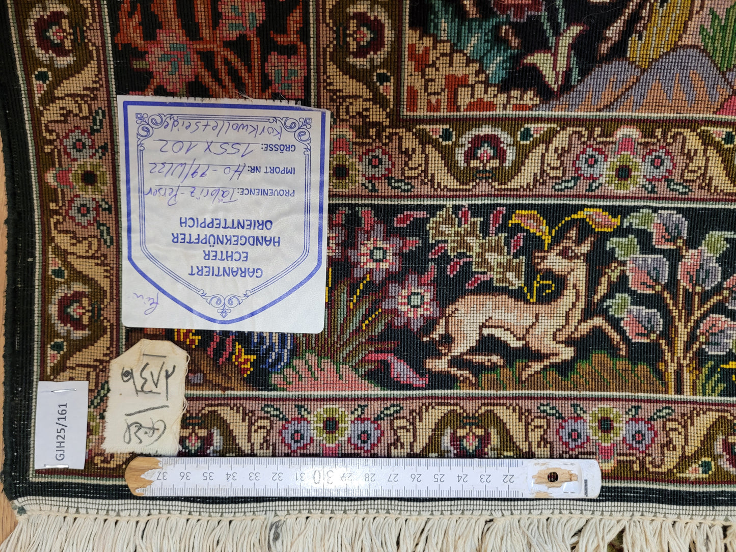 Täbriz Teppich Korkwolle mit Seide Tier- und Gartenmotiv feine Knüpfung