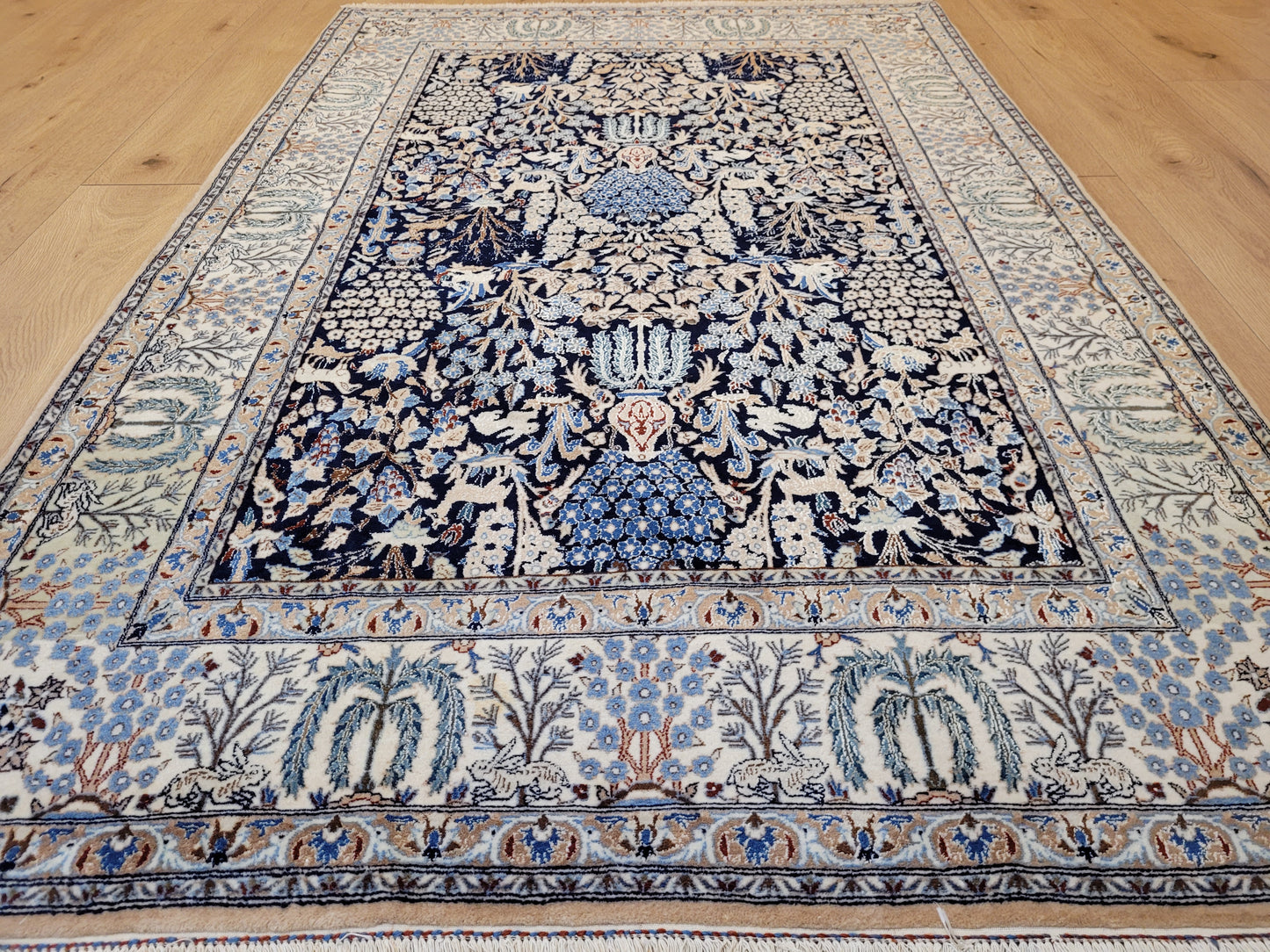 Nain Teppich Korkwolle mit Seide Gartenmotiv feine Knüpfung