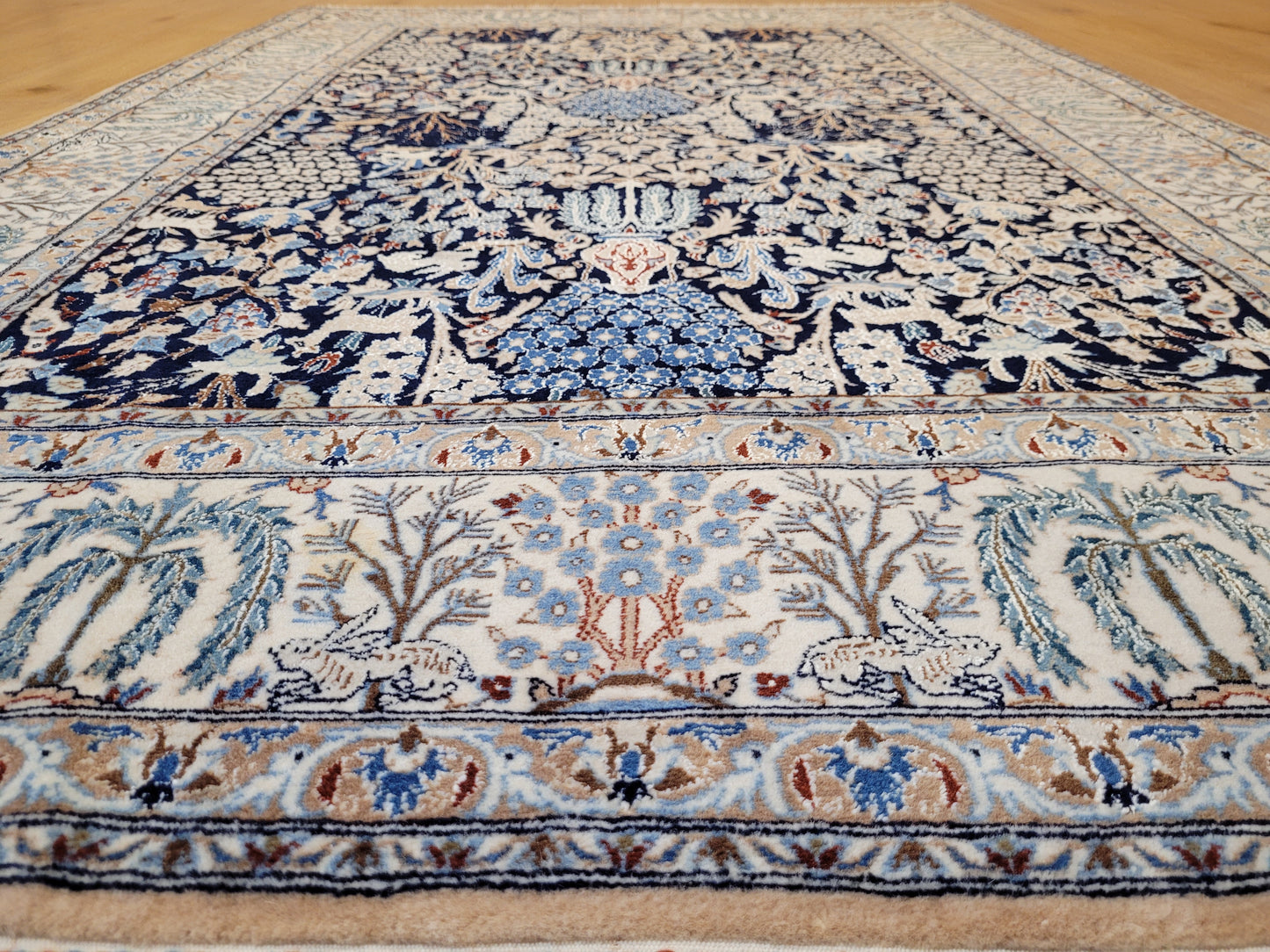 Nain Teppich Korkwolle mit Seide Gartenmotiv feine Knüpfung