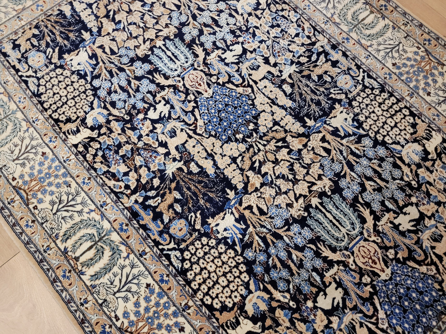 Nain Teppich Korkwolle mit Seide Gartenmotiv feine Knüpfung