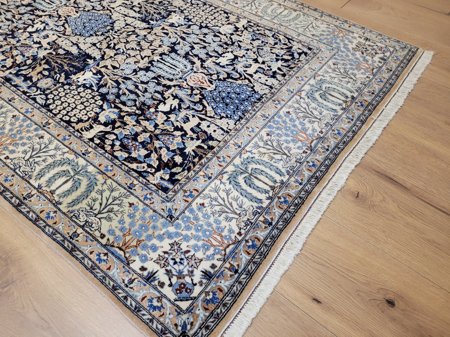 Nain Teppich Korkwolle mit Seide Gartenmotiv feine Knüpfung