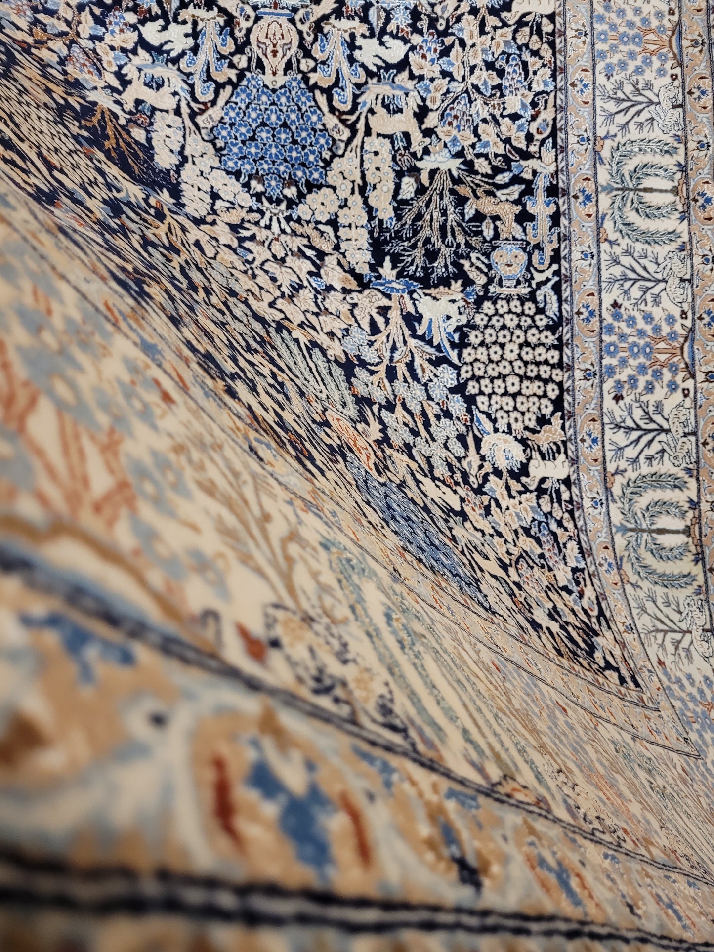 Nain Teppich Korkwolle mit Seide Gartenmotiv feine Knüpfung