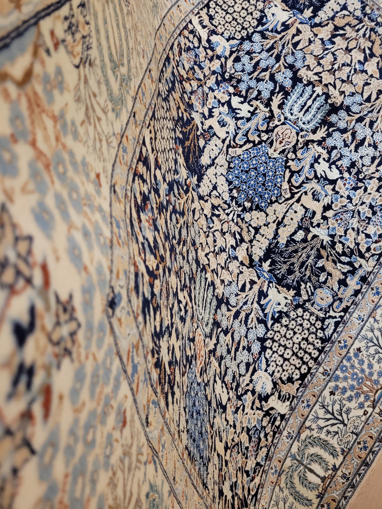 Nain Teppich Korkwolle mit Seide Gartenmotiv feine Knüpfung