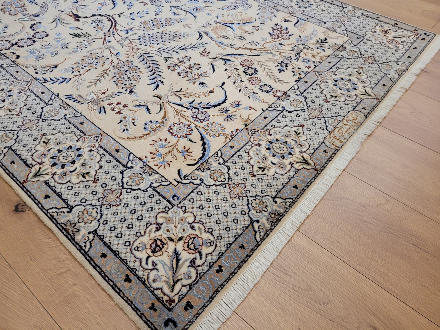 Nain Teppich Korkwolle mit Seide Jagd- und Gartenmotiv feine Knüpfung