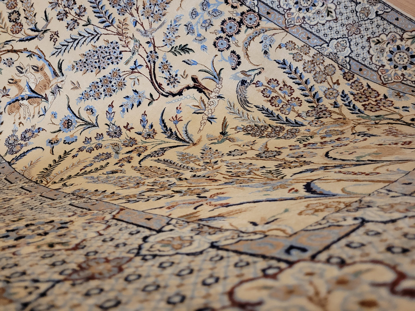 Nain Teppich Korkwolle mit Seide Jagd- und Gartenmotiv feine Knüpfung