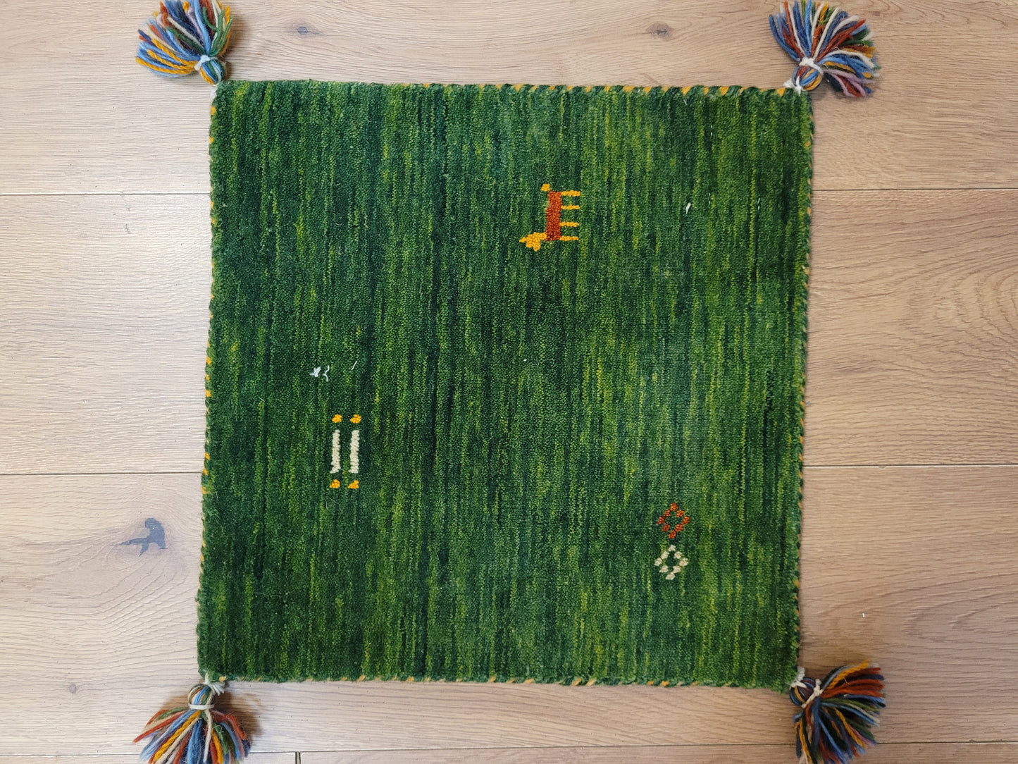 Gabbeh Teppich Wolle grün mit Tiermotiv quadratisch