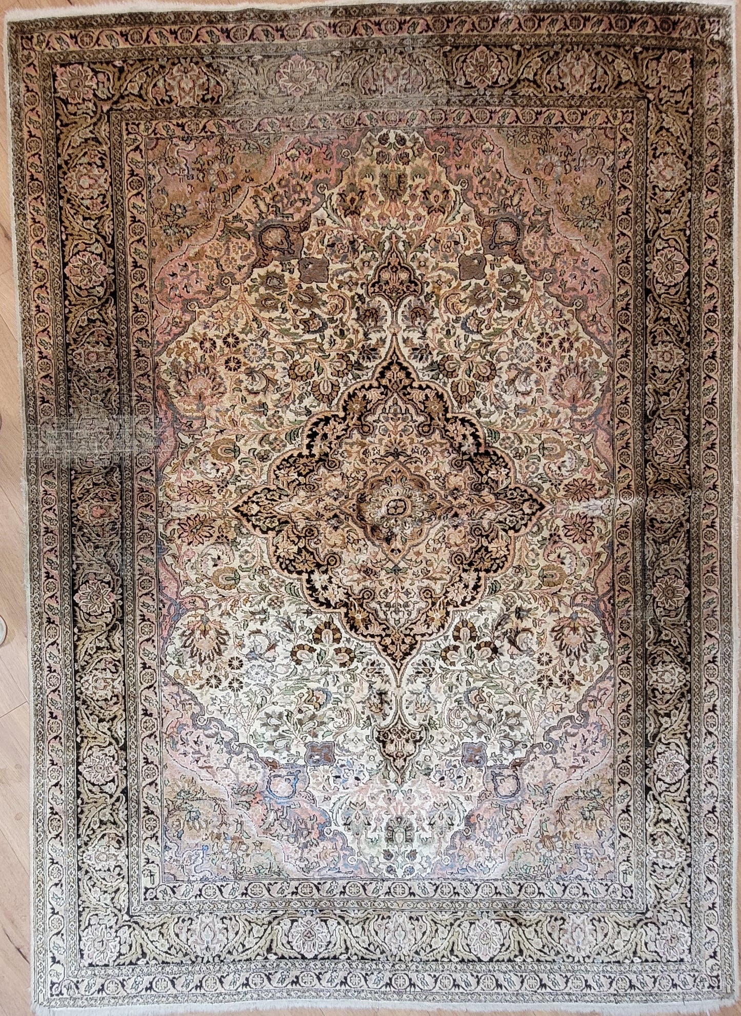 Kaschmir Teppich Seide florales Medaillon feine Knüpfung