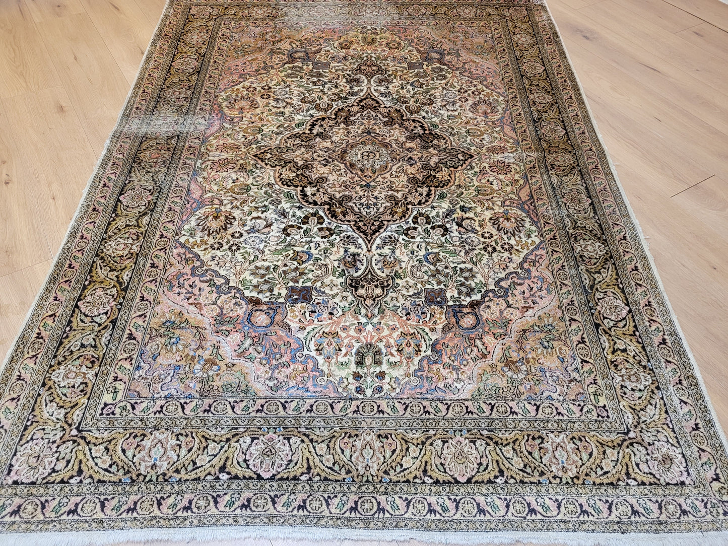 Kaschmir Teppich Seide florales Medaillon feine Knüpfung