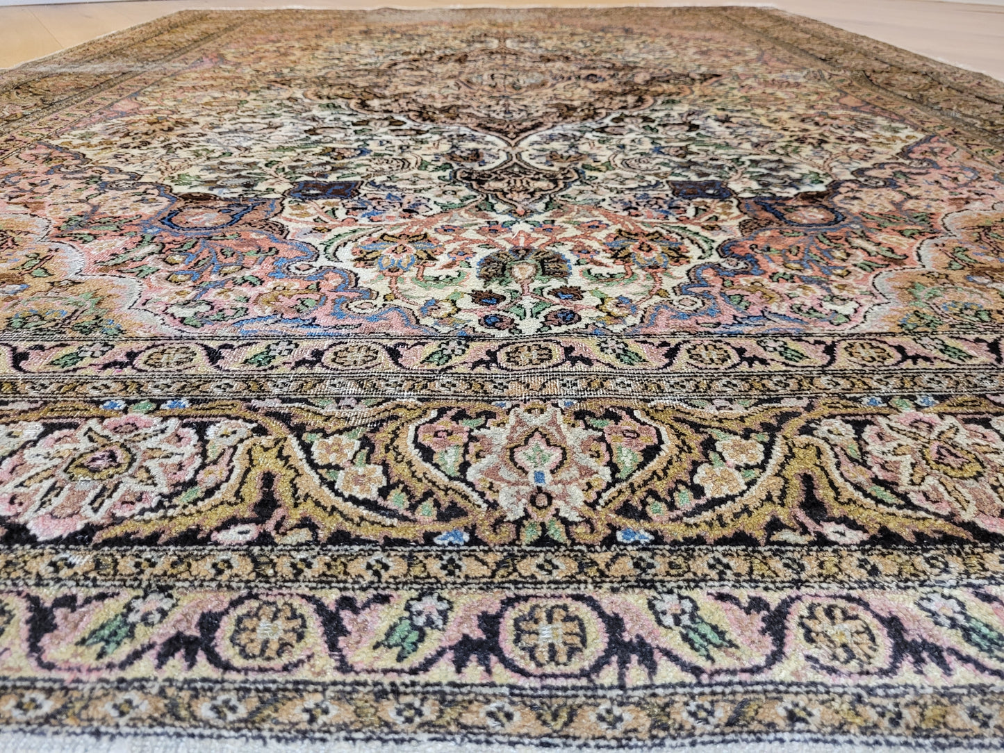 Kaschmir Teppich Seide florales Medaillon feine Knüpfung