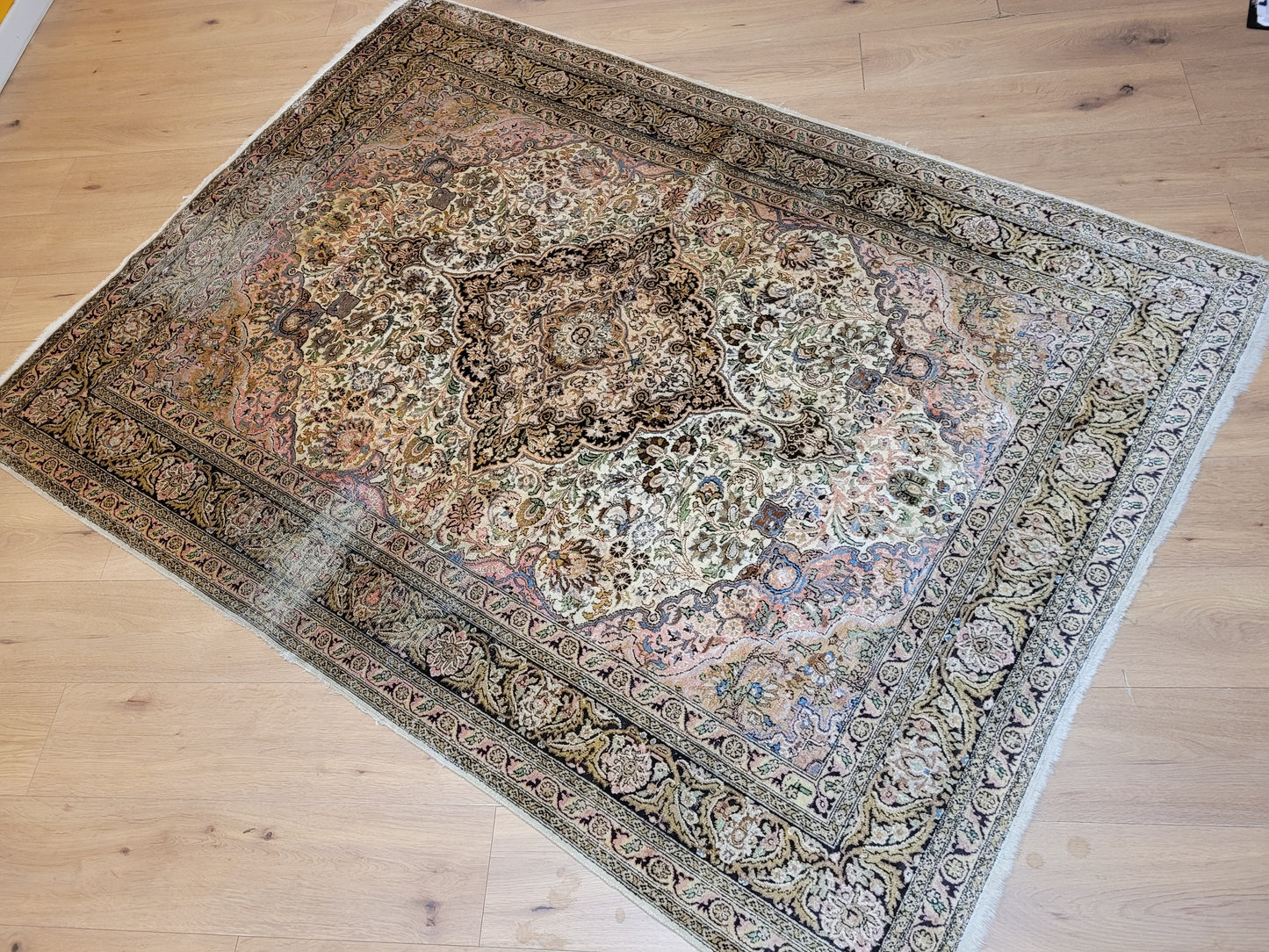 Kaschmir Teppich Seide florales Medaillon feine Knüpfung