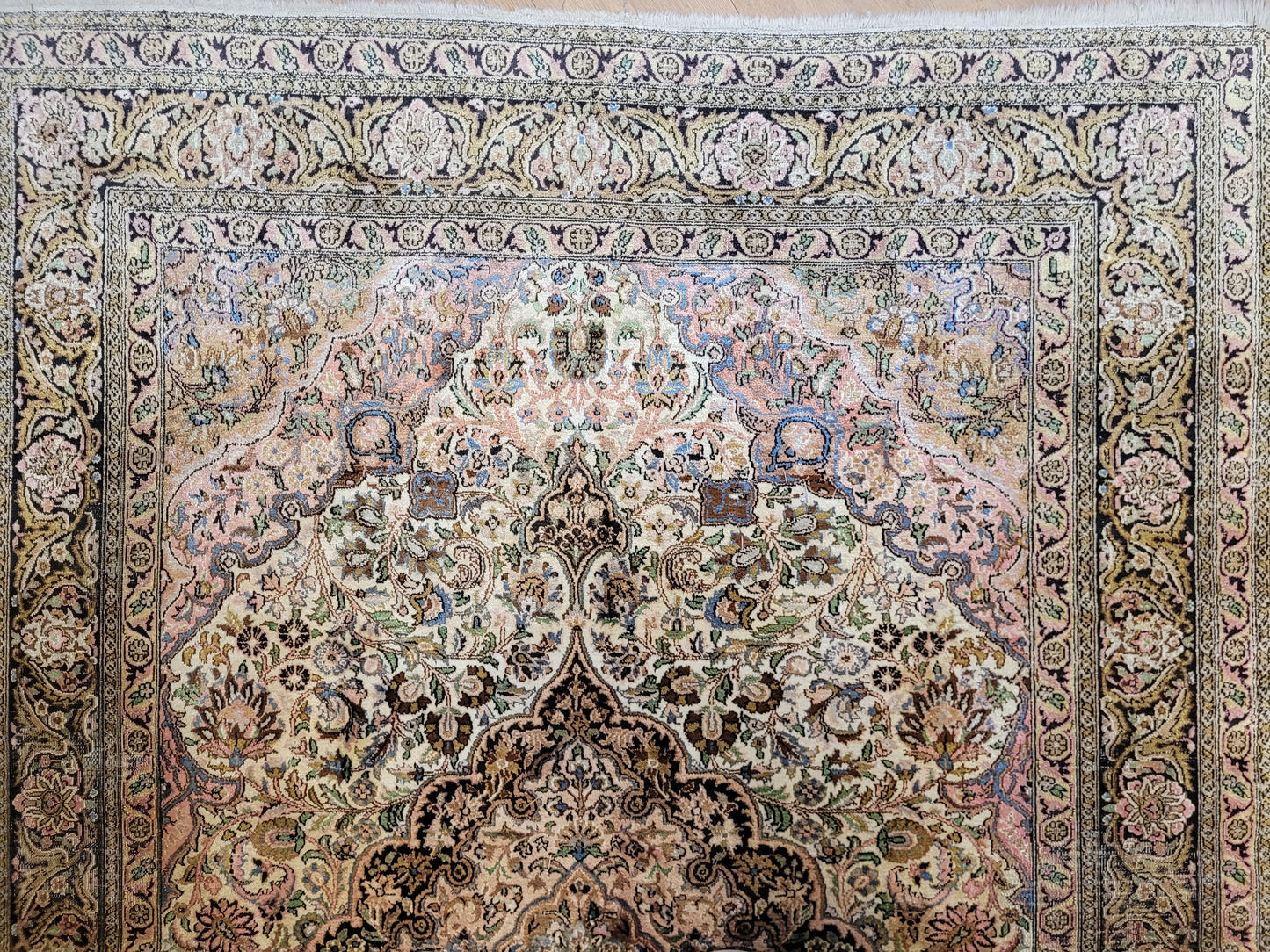 Kaschmir Teppich Seide florales Medaillon feine Knüpfung