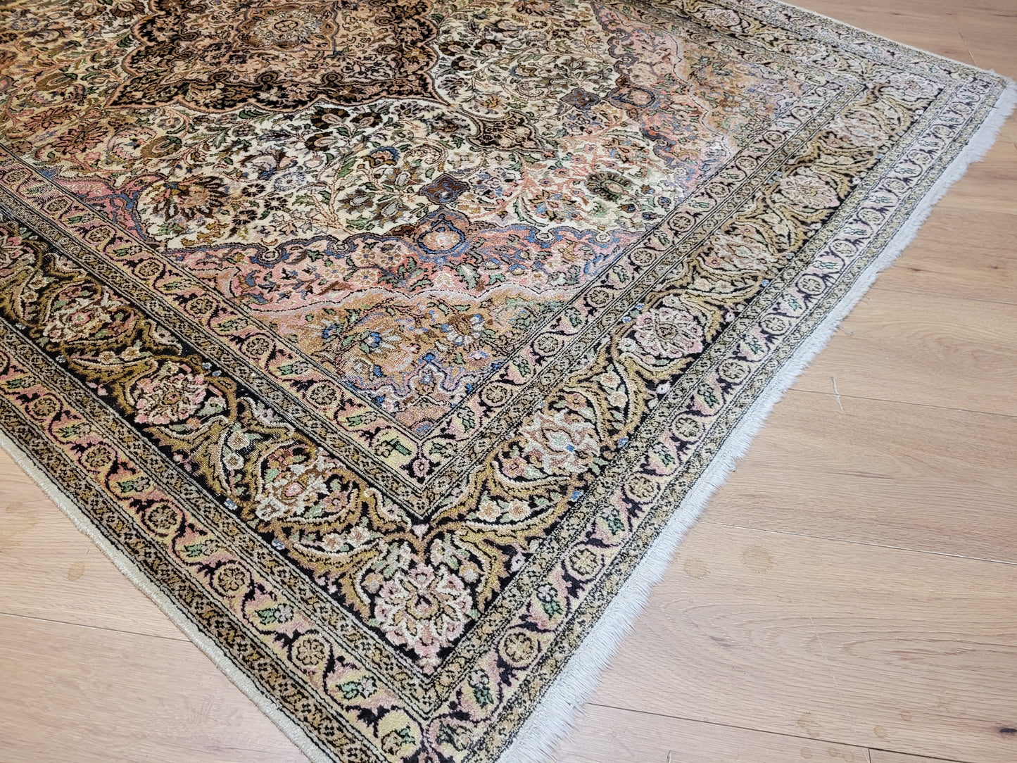 Kaschmir Teppich Seide florales Medaillon feine Knüpfung