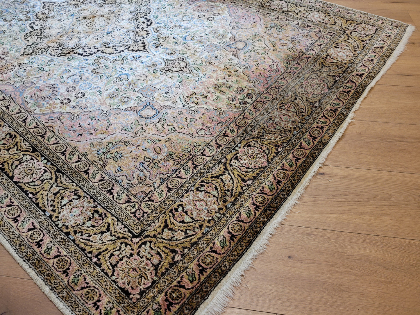 Kaschmir Teppich Seide florales Medaillon feine Knüpfung