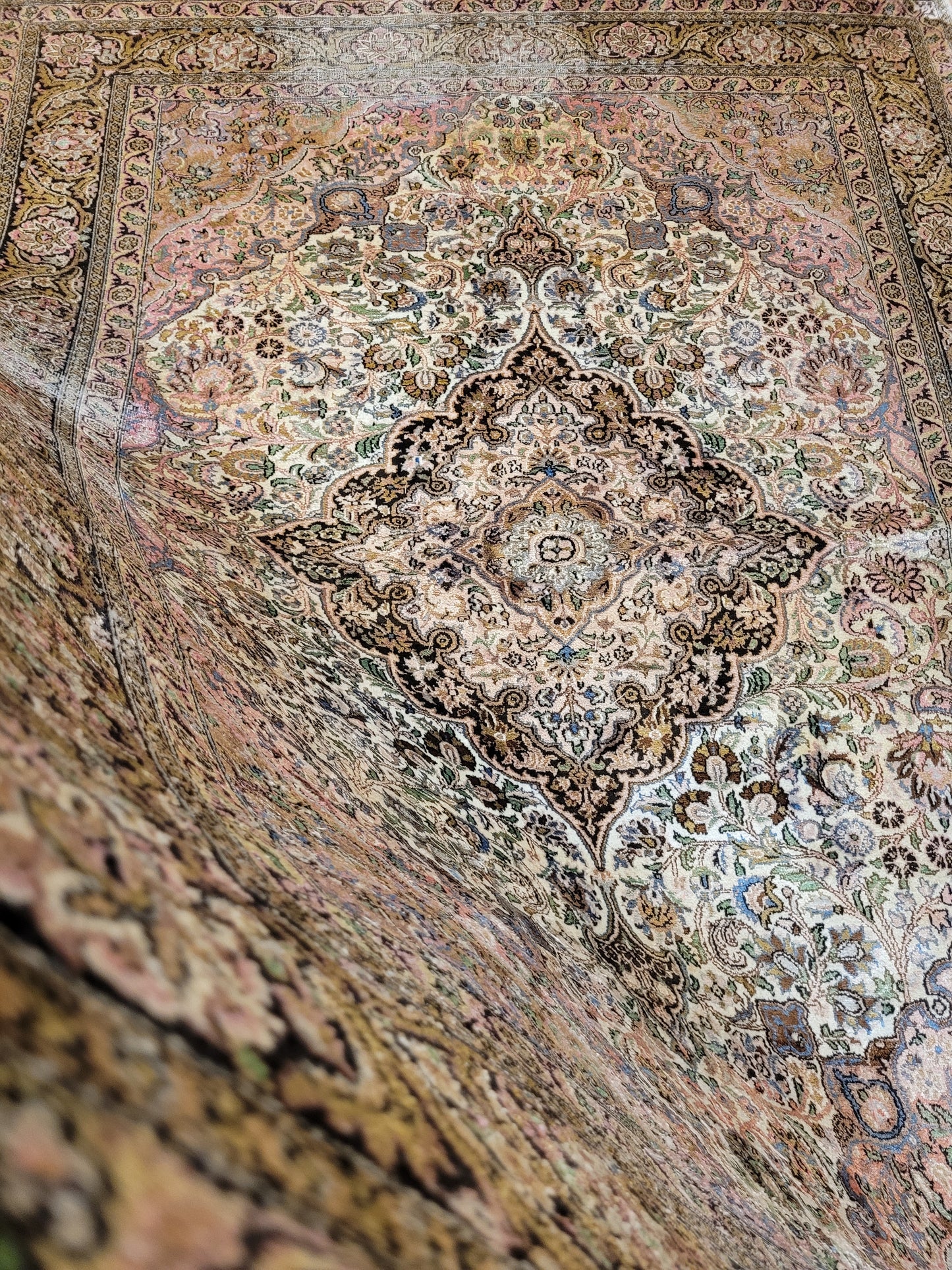 Kaschmir Teppich Seide florales Medaillon feine Knüpfung