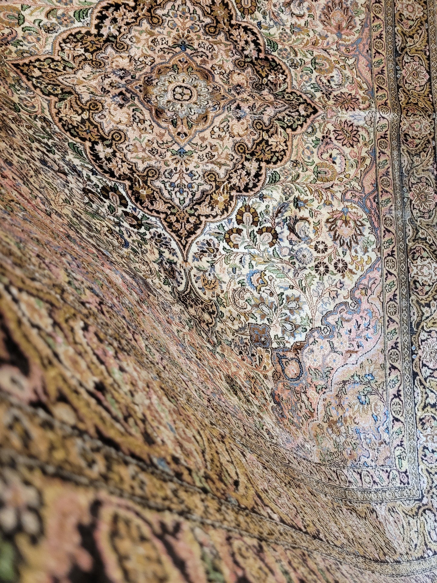 Kaschmir Teppich Seide florales Medaillon feine Knüpfung