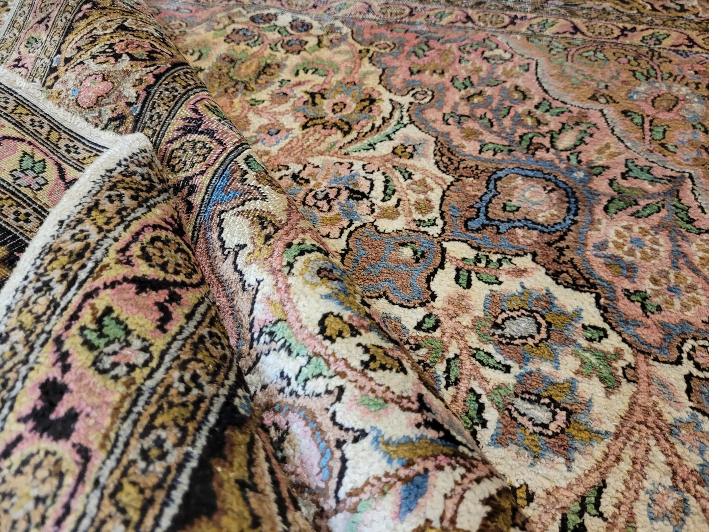 Kaschmir Teppich Seide florales Medaillon feine Knüpfung