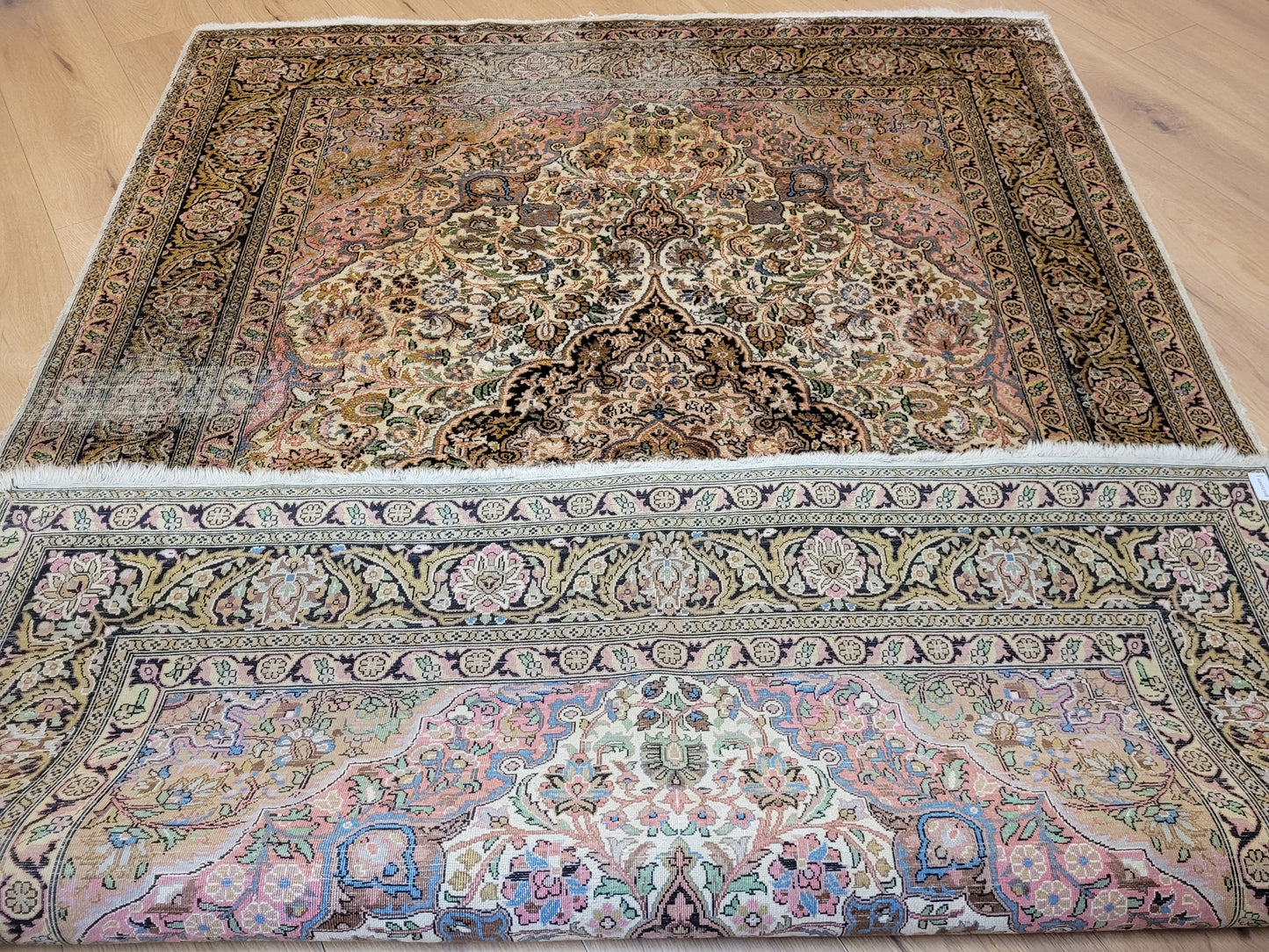 Kaschmir Teppich Seide florales Medaillon feine Knüpfung