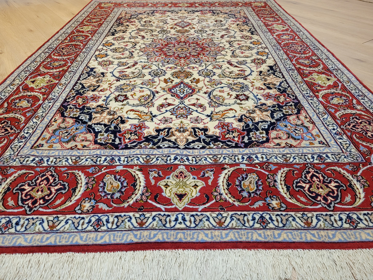 Isfahan Teppich Korkwolle und Seide feine Knüpfkunst