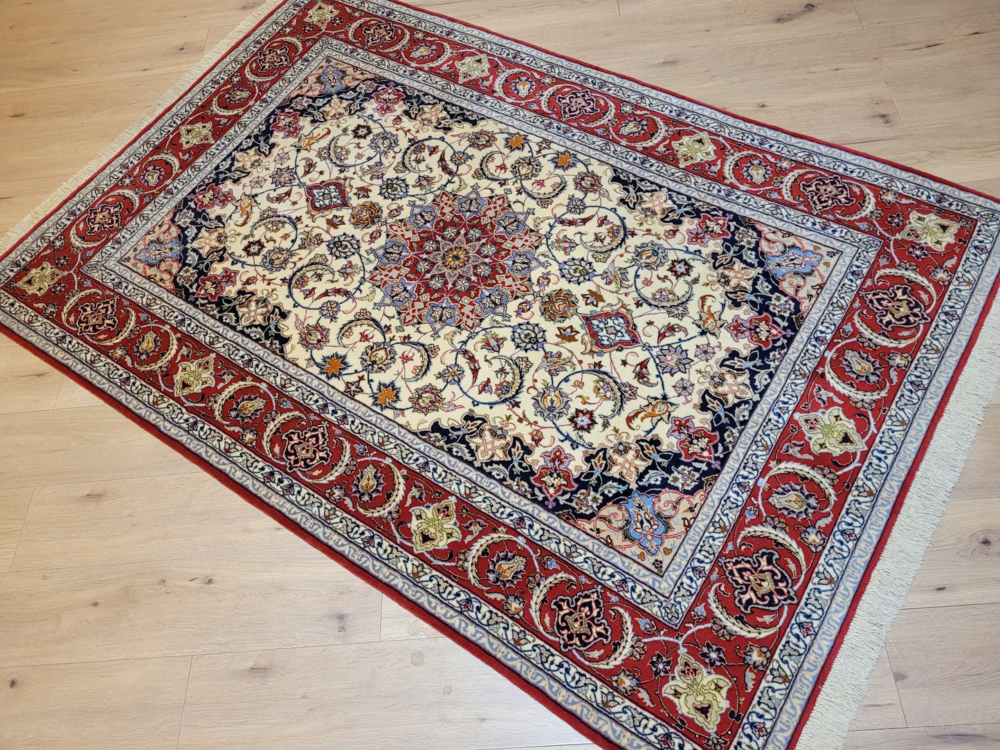 Isfahan Teppich Korkwolle und Seide feine Knüpfkunst