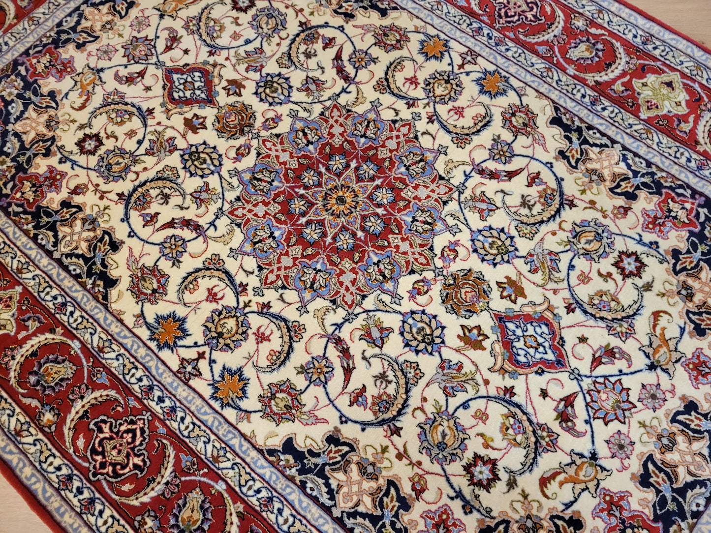 Isfahan Teppich Korkwolle und Seide feine Knüpfkunst