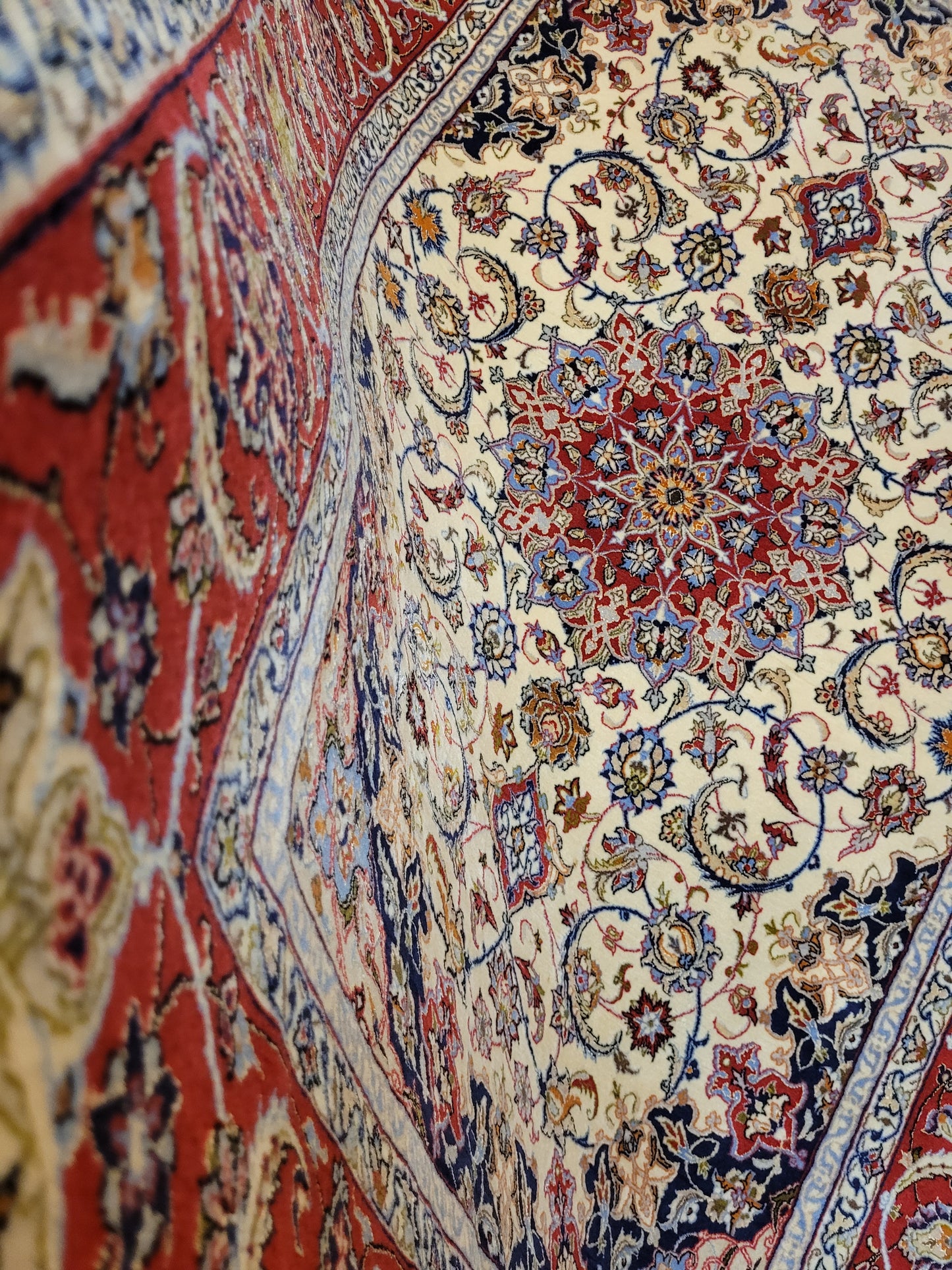 Isfahan Teppich Korkwolle und Seide feine Knüpfkunst