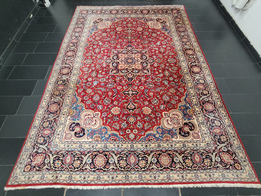 Keshan Teppich Korkwolle signiert florales Medaillonmuster