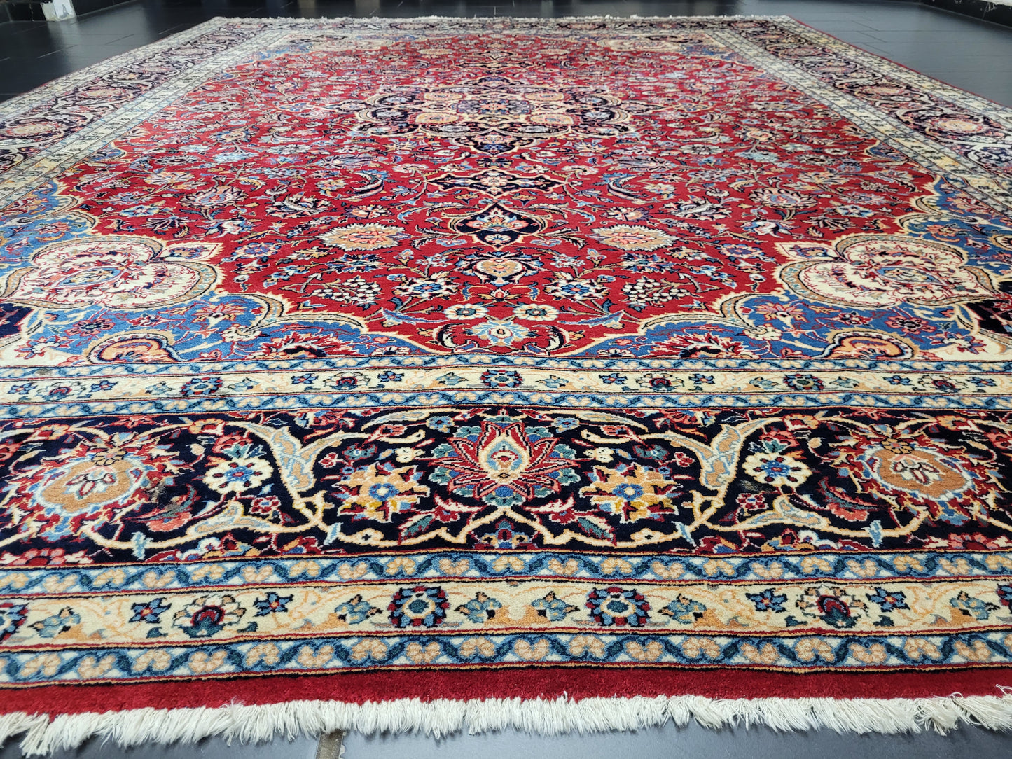 Keshan Teppich Korkwolle signiert florales Medaillonmuster