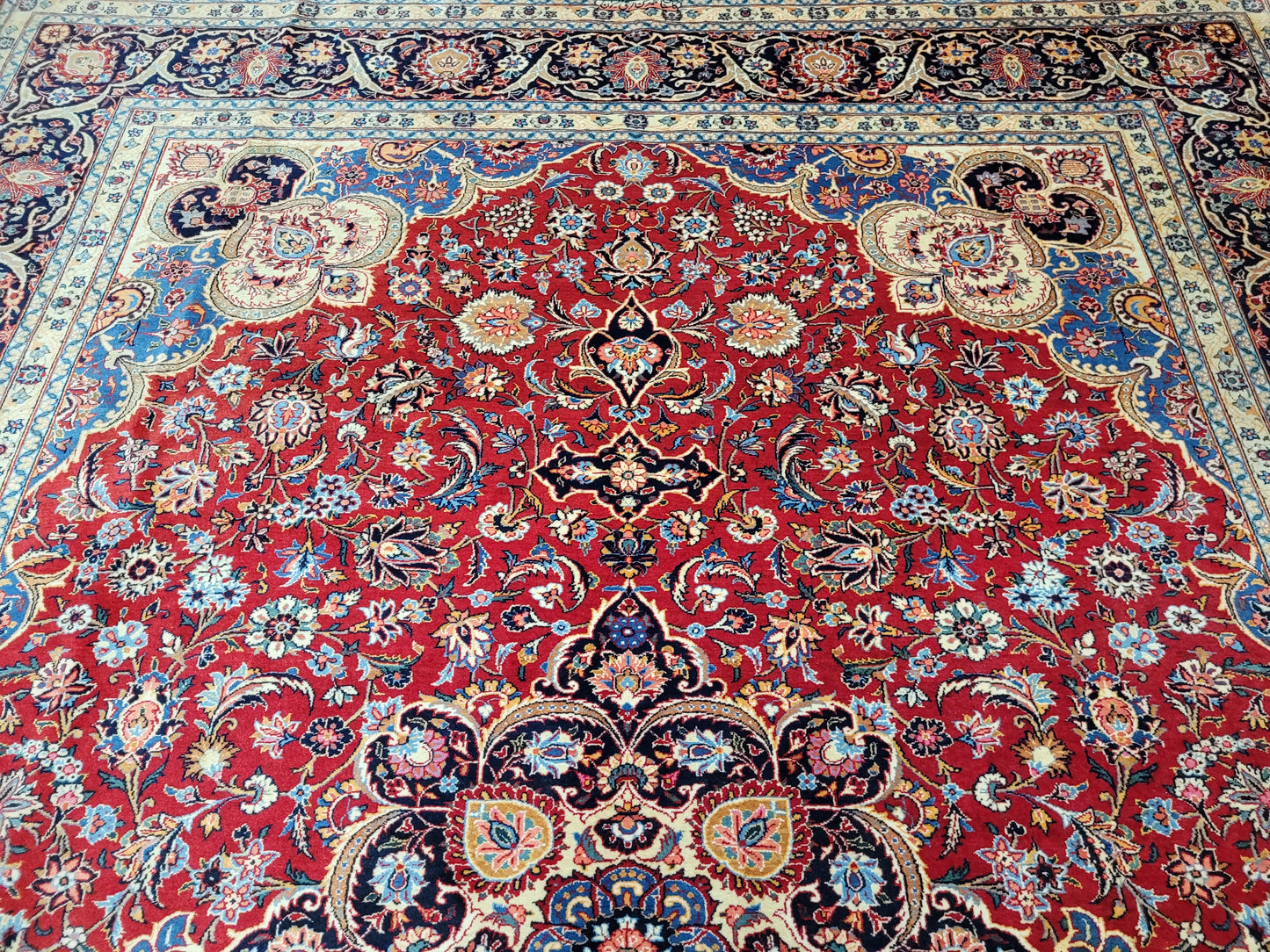 Keshan Teppich Korkwolle signiert florales Medaillonmuster