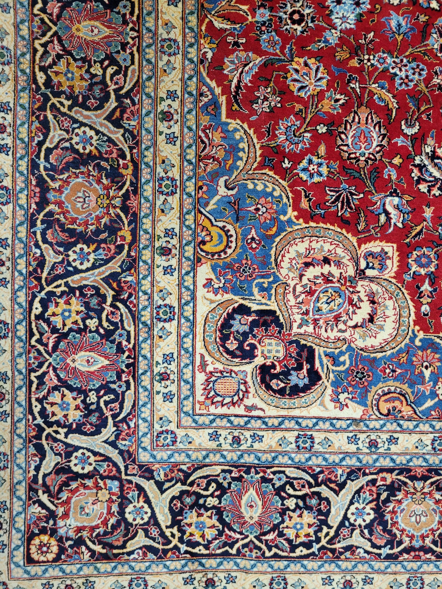 Keshan Teppich Korkwolle signiert florales Medaillonmuster