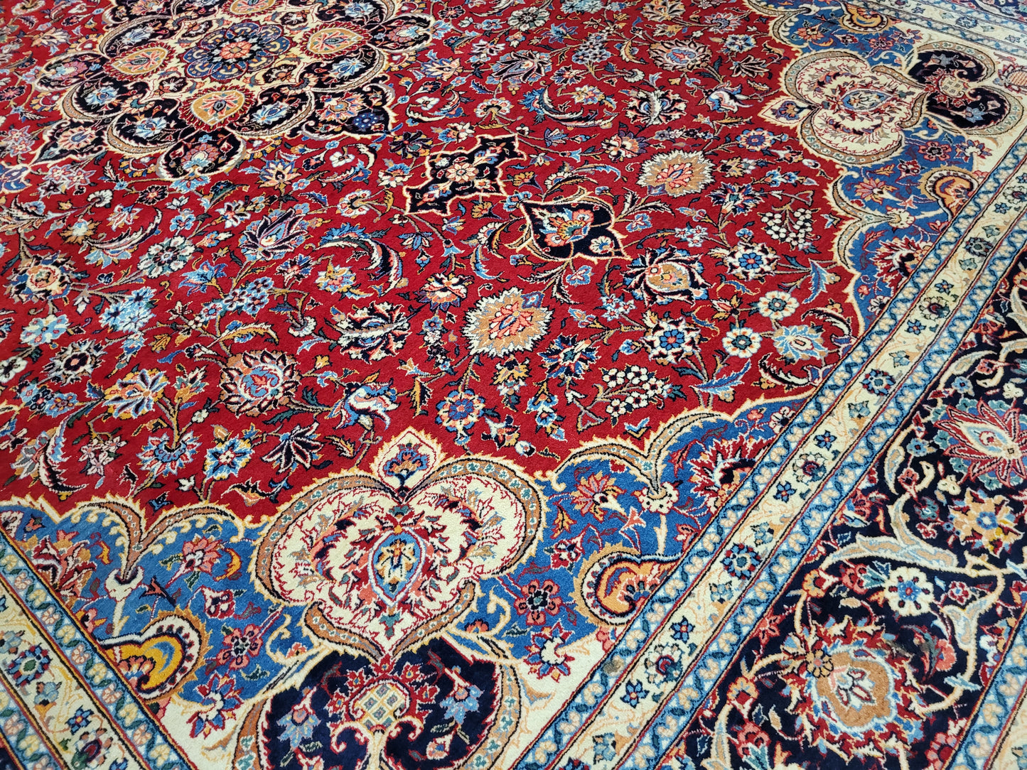 Keshan Teppich Korkwolle signiert florales Medaillonmuster