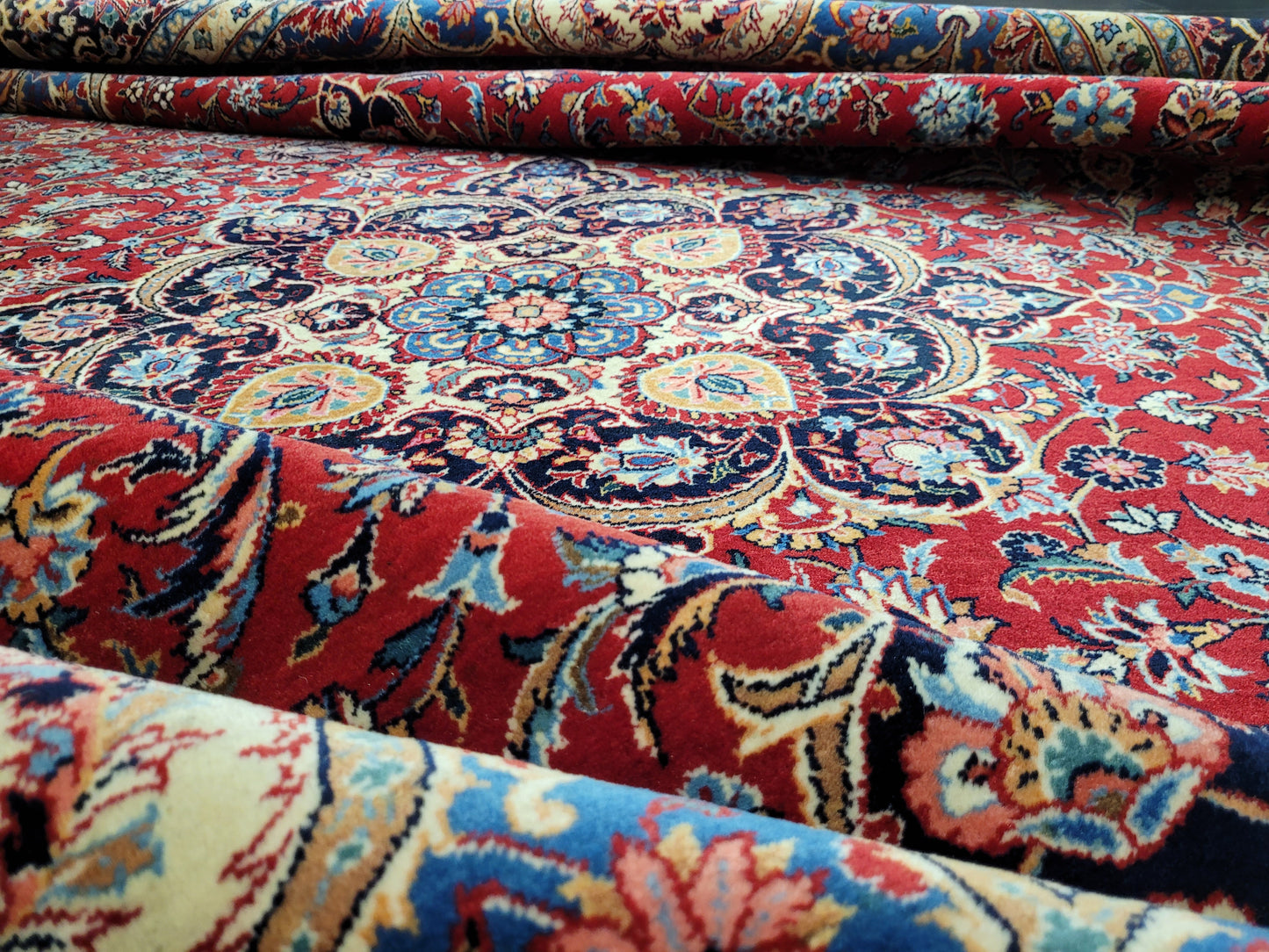 Keshan Teppich Korkwolle signiert florales Medaillonmuster