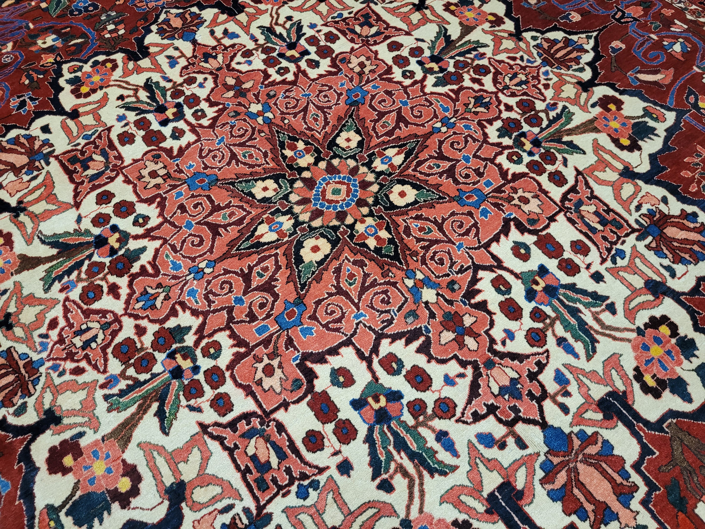 Heriz Teppich Korkwolle alt Medaillonmuster