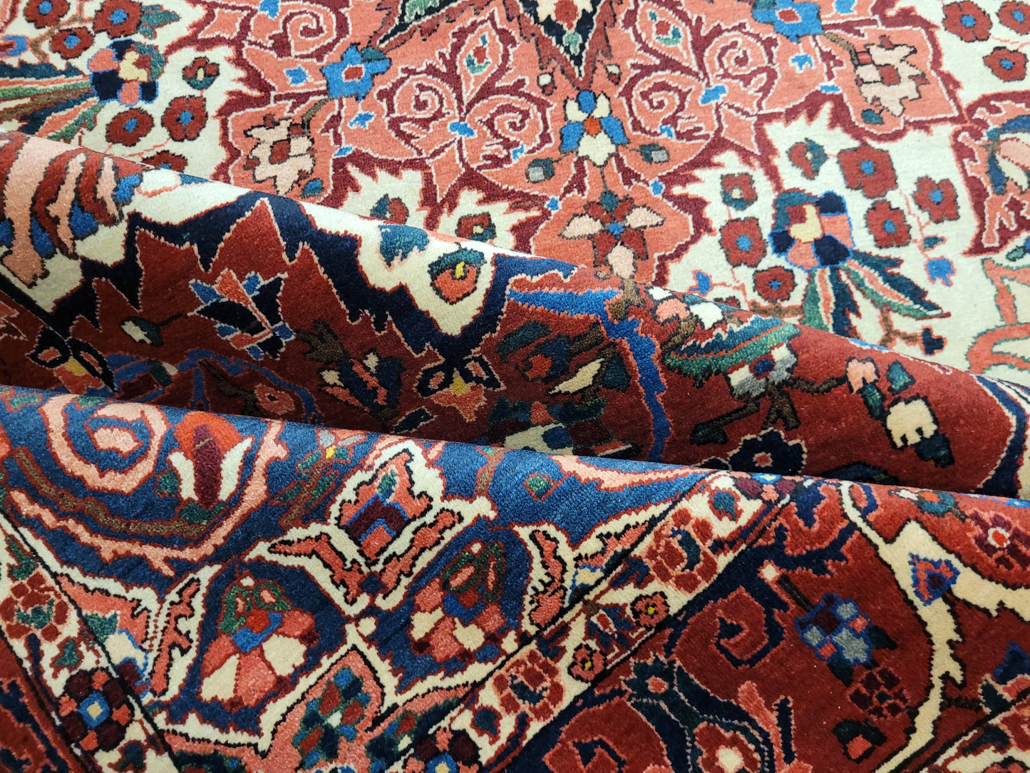 Heriz Teppich Korkwolle alt Medaillonmuster