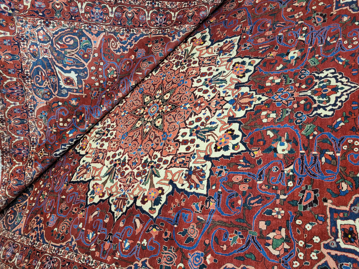 Heriz Teppich Korkwolle alt Medaillonmuster